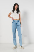 Jean 90´S tiro alto azul claro con bota recta y cremallera