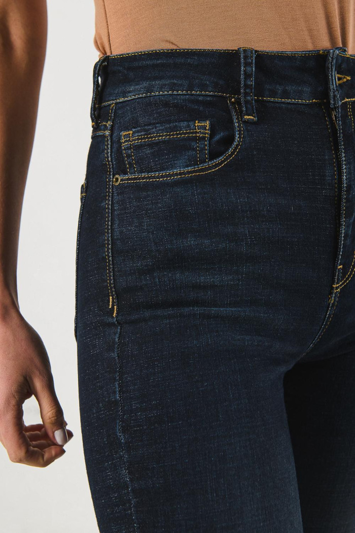 Jean azul intenso jegging con tiro súper alto y cremallera