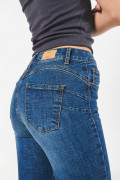 Jean tiro alto push up azul oscuro con realce posterior