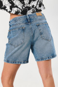 Short azul claro en jean con bolsillos y súper tiro alto