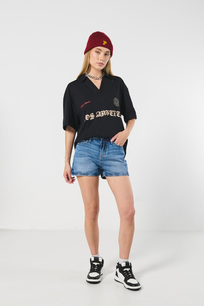 Short en jean azul con tiro alto y bolsillos funcionales
