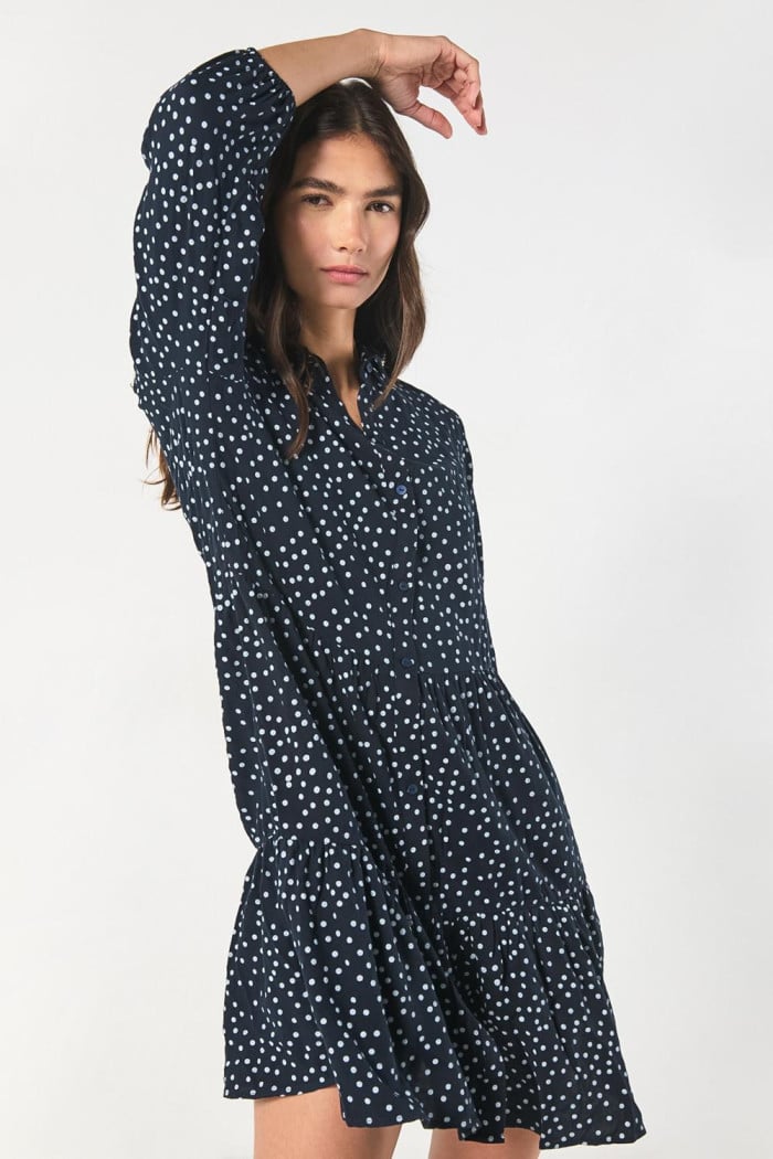 Vestido corto azul intenso con diseños de puntos blancos