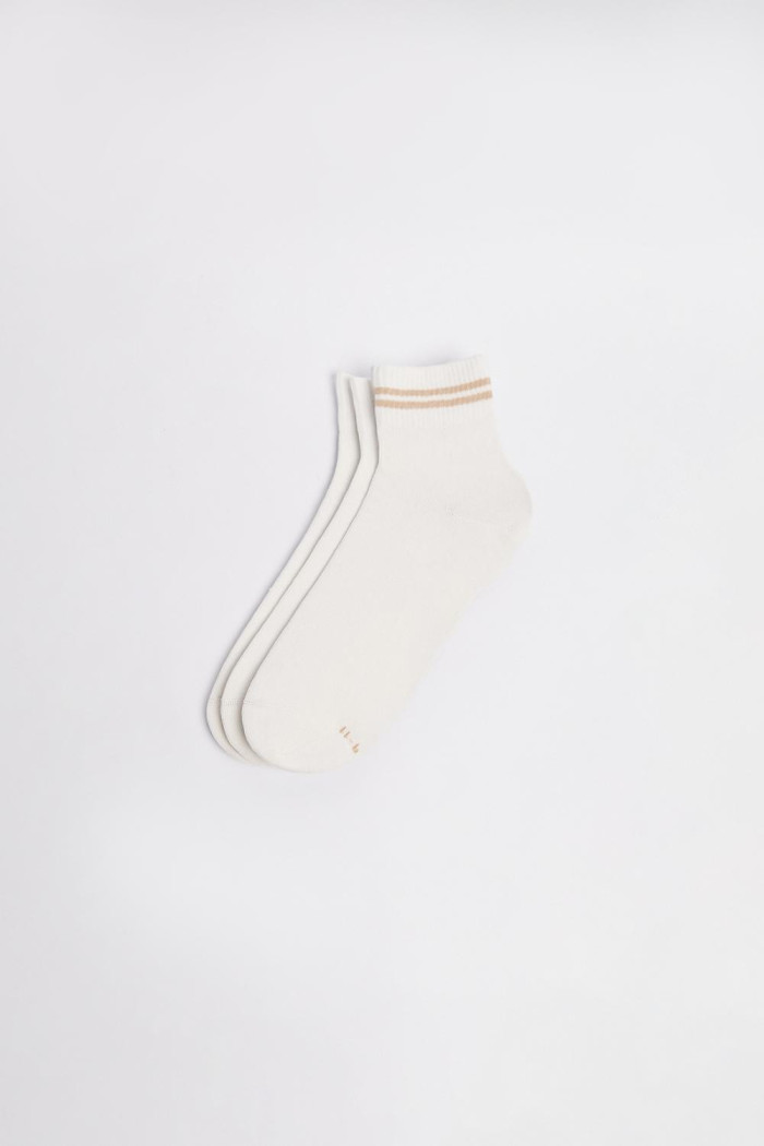 Paquete de medias X3 cortas blancas con texturas acanaladas
