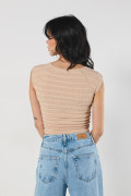 Camiseta unicolor con texturas y escote corazón