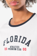 Camiseta crema con contrastes y manga corta college