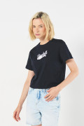 Camiseta crop top azul intensa con arte college en frente