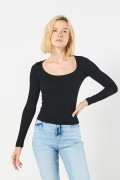 Camiseta unicolor manga larga con escote en U