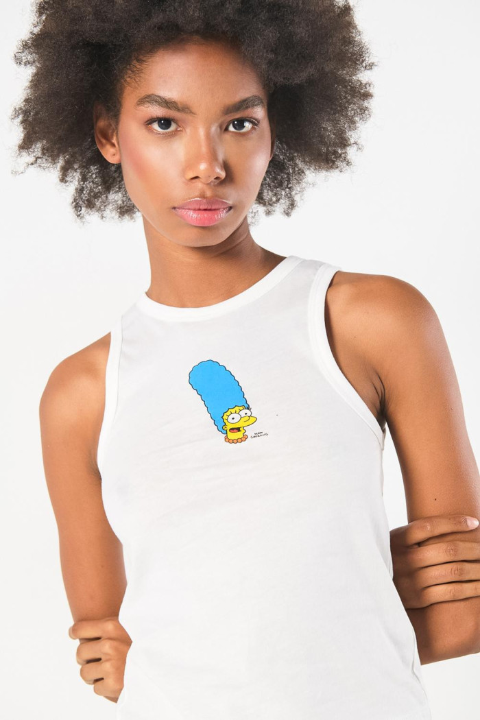 Camiseta crema clara manga sisa con arte de Los Simpson
