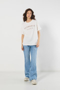 Camiseta college en algodón crema con manga corta