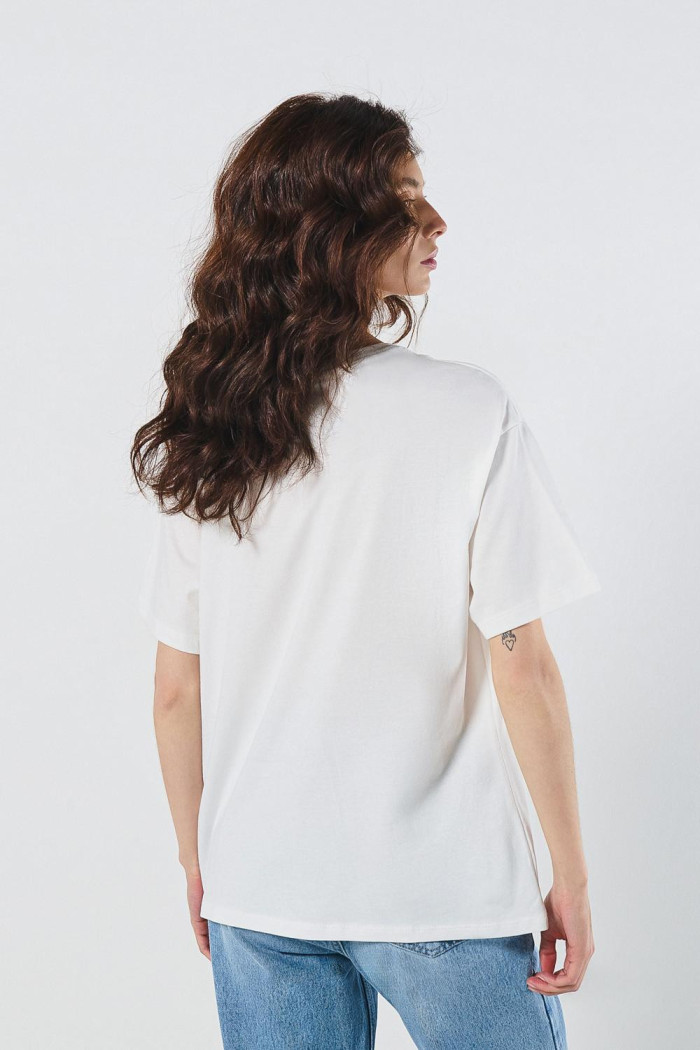 Camiseta college en algodón crema con manga corta