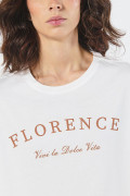 Camiseta college en algodón crema con manga corta