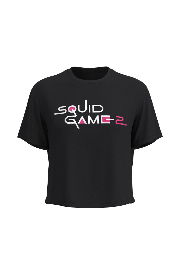 Camiseta crop top negra con diseño de Squid Game