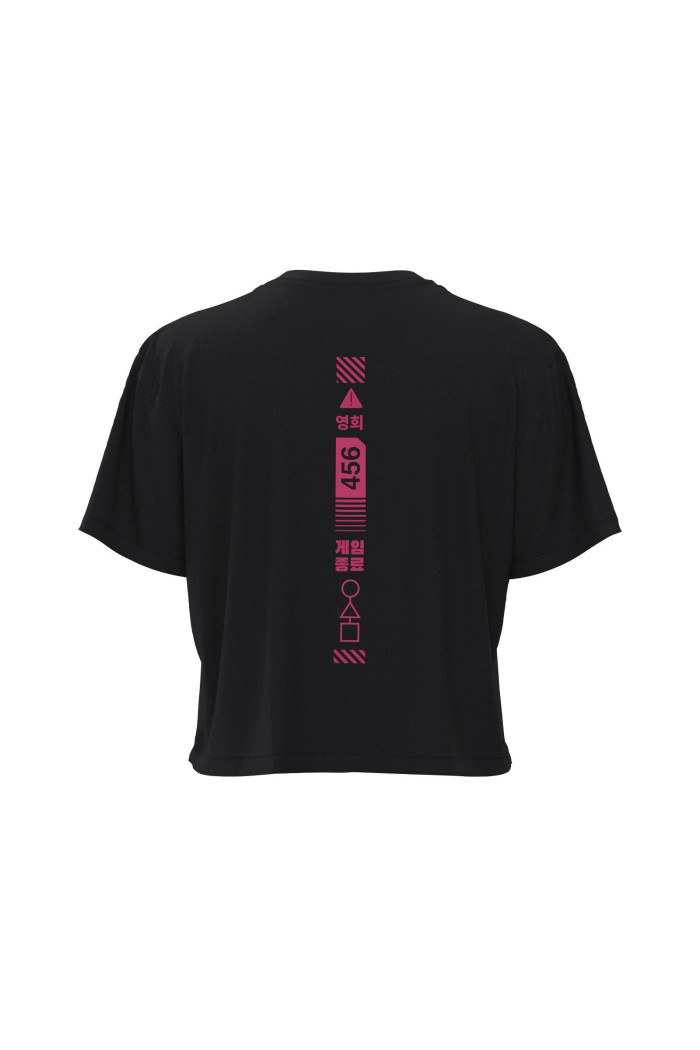 Camiseta crop top negra con diseño de Squid Game