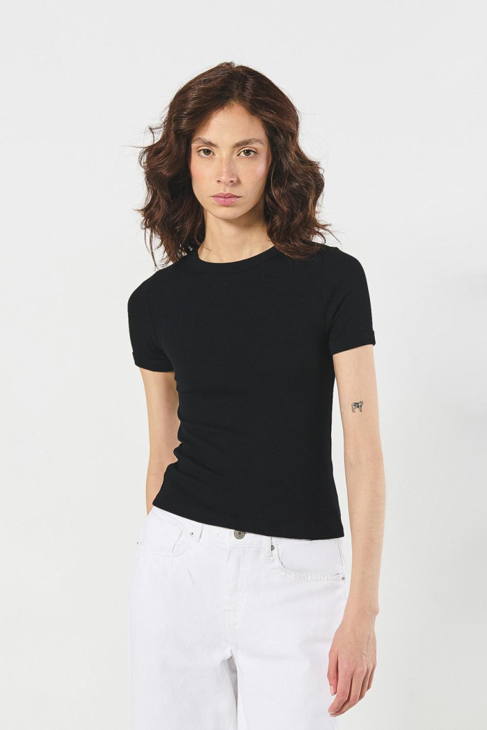Camiseta con texturas de canal unicolor y manga corta
