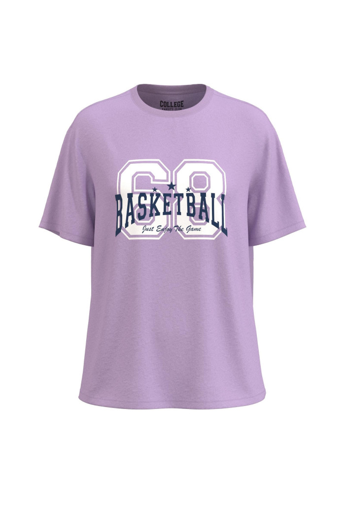 Camiseta lila manga corta con estampado college