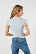 Camiseta unicolor en rib ajustada con manga corta
