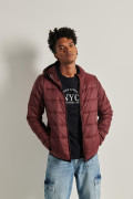 Chaqueta acolchada con capota unicolor y costuras de cuadros