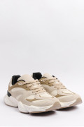Tenis cremas de plataforma con cortes en contraste