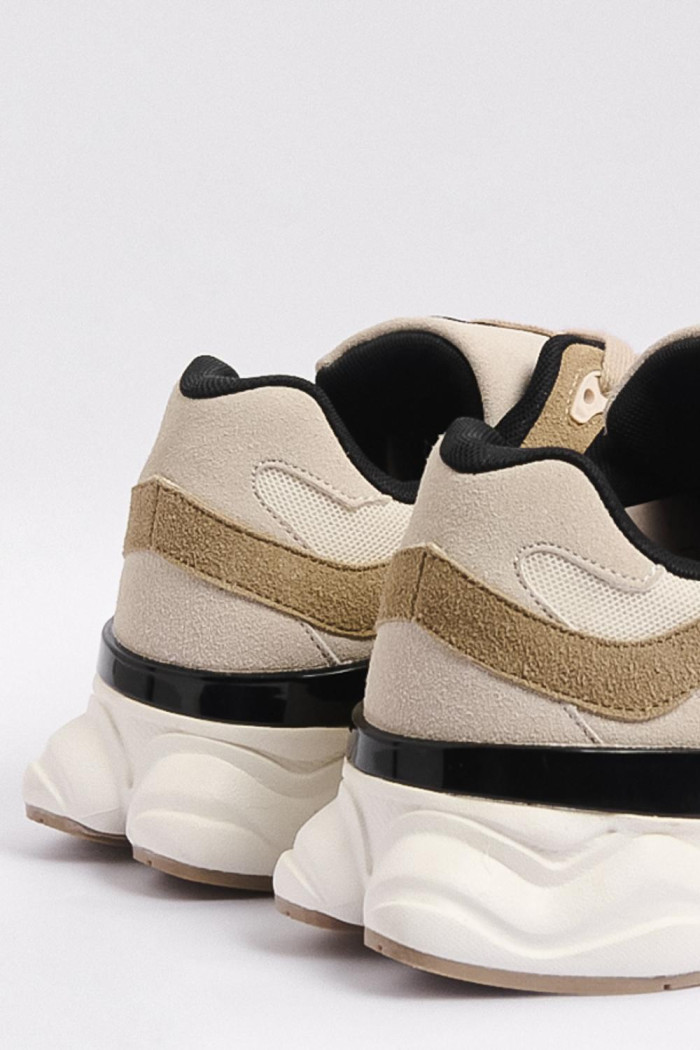 Tenis cremas de plataforma con cortes en contraste