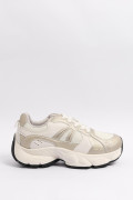 Tenis de plataforma cremas con contrastes y suelas altas