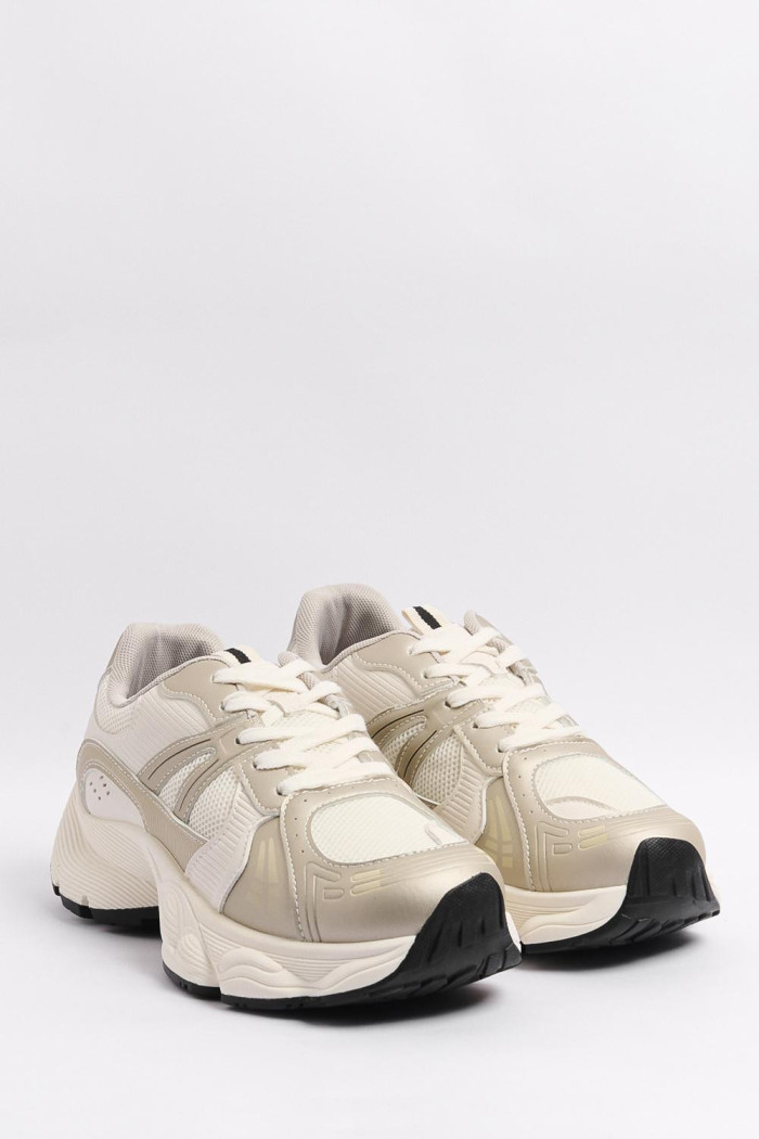Tenis de plataforma cremas con contrastes y suelas altas