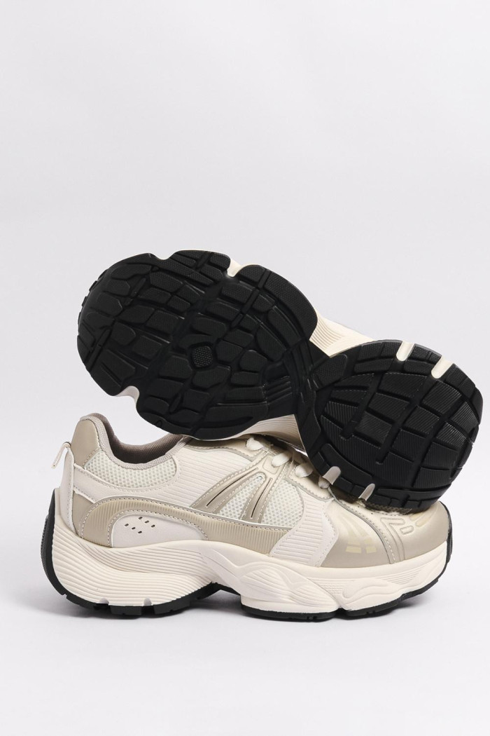 Tenis de plataforma cremas con contrastes y suelas altas
