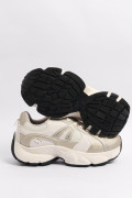 Tenis de plataforma cremas con contrastes y suelas altas