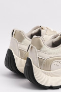 Tenis de plataforma cremas con contrastes y suelas altas