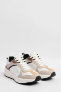 Tenis kakis de plataforma con cortes en contraste