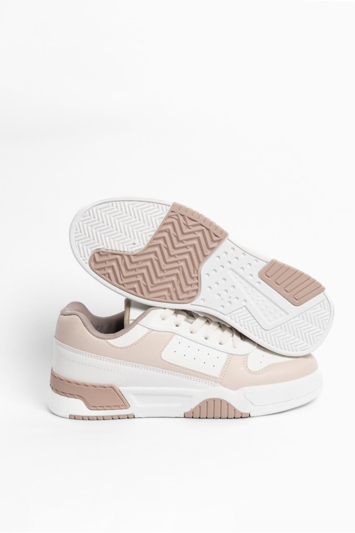 Tenis casuales unicolores con contrastes y texturas 
