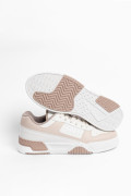 Tenis casuales unicolores con contrastes y texturas 
