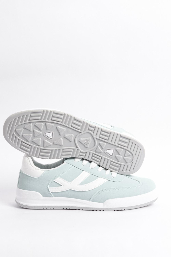 Tenis unicolores casuales con franjas laterales