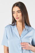 Blusa unicolor crop con manga corta y botones
