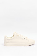 Tenis unicolores casuales con suela plana y texto estampado