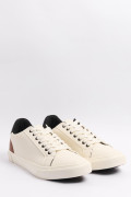 Tenis casuales cremas claros con contrastes posteriores