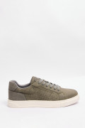 Tenis unicolores casuales con perforaciones y suelas planas