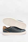 Tenis casuales unicolores con perforaciones y cordones