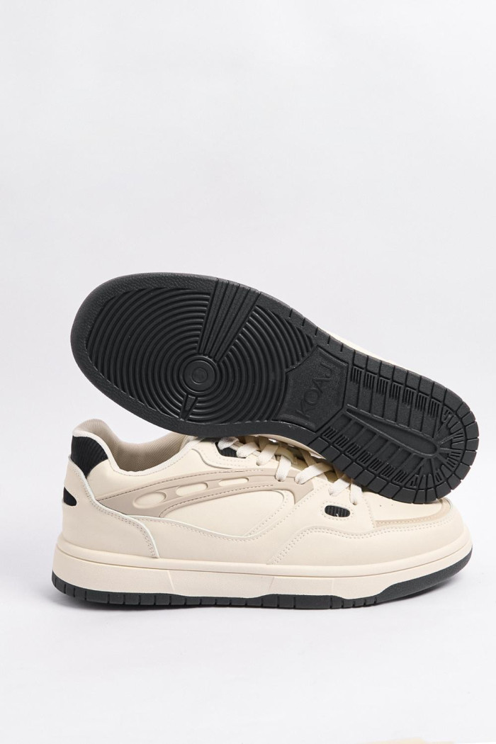 Tenis cremas casuales con contrastes y perforaciones