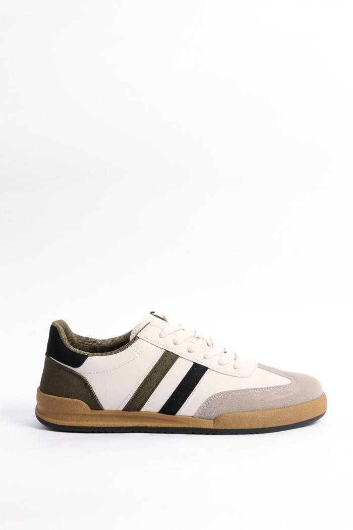Tenis casuales cremas con contrastes y suelas planas