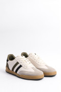 Tenis casuales cremas con contrastes y suelas planas