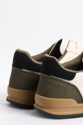 Tenis casuales cremas con contrastes y suelas planas