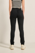 Jean negro tipo jegging ajustado con bolsillos y tiro alto