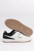 Tenis unicolores casuales con contrastes y perforaciones