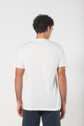 Camiseta college crema clara con cuello redondo y bolsillo