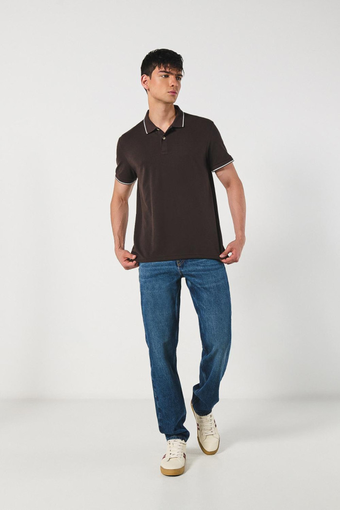 Jean 90´S azul oscuro con tiro bajo y bota recta