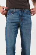 Jean 90´S azul oscuro con tiro bajo y bota recta