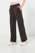 Pantalón jogger unicolor con bota recta y vena centrada