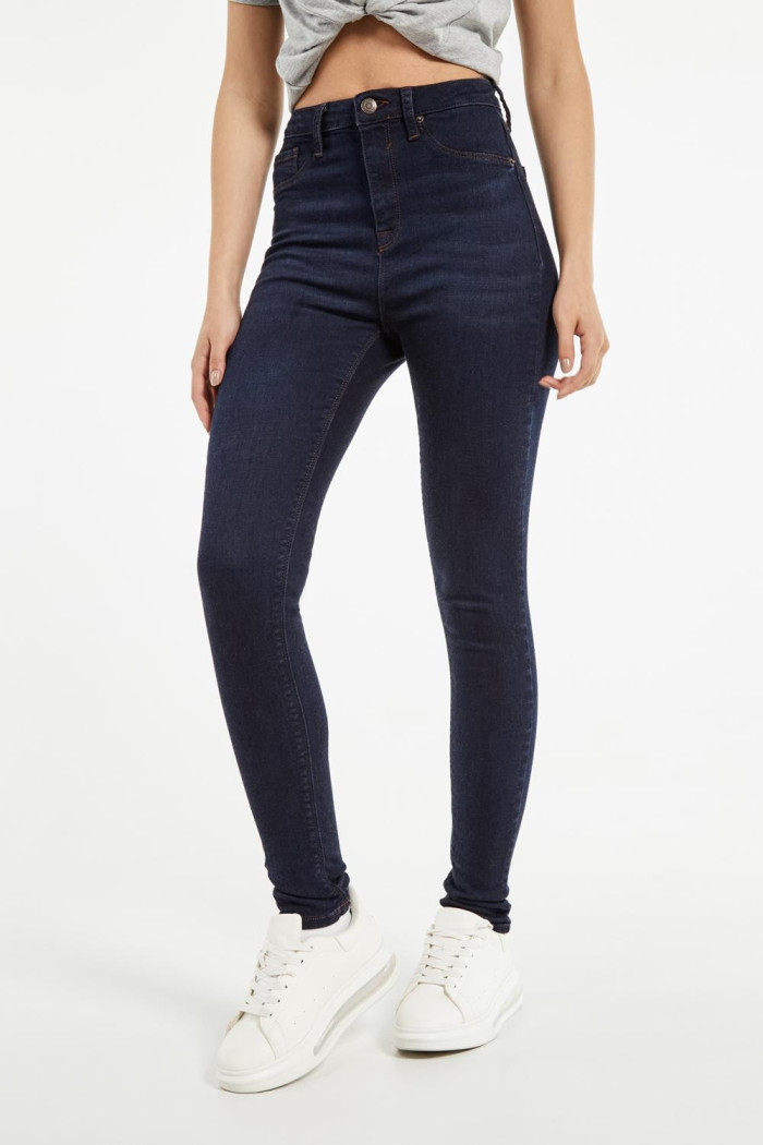 Jean jegging azul intenso tiro súper alto con costuras cafés