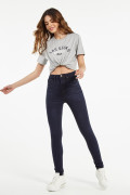 Jean jegging azul intenso tiro súper alto con costuras cafés