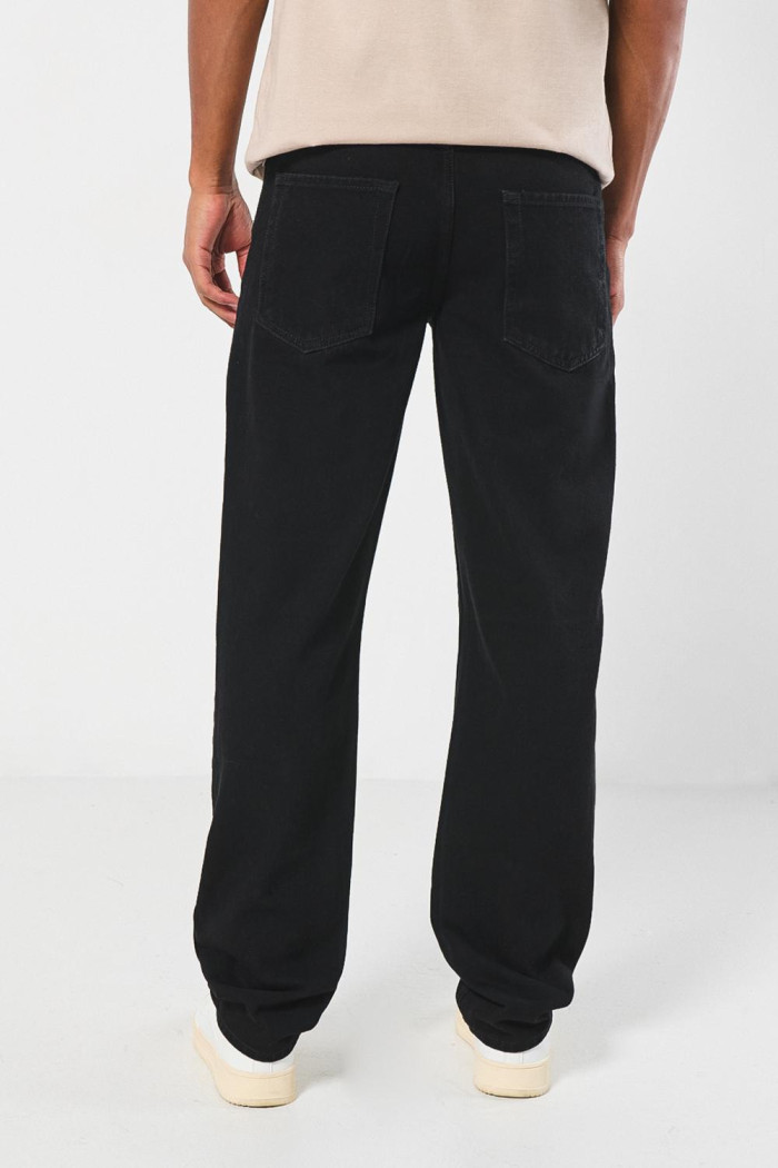 Jean 90´S bota recta negro con bolsillos y tiro bajo